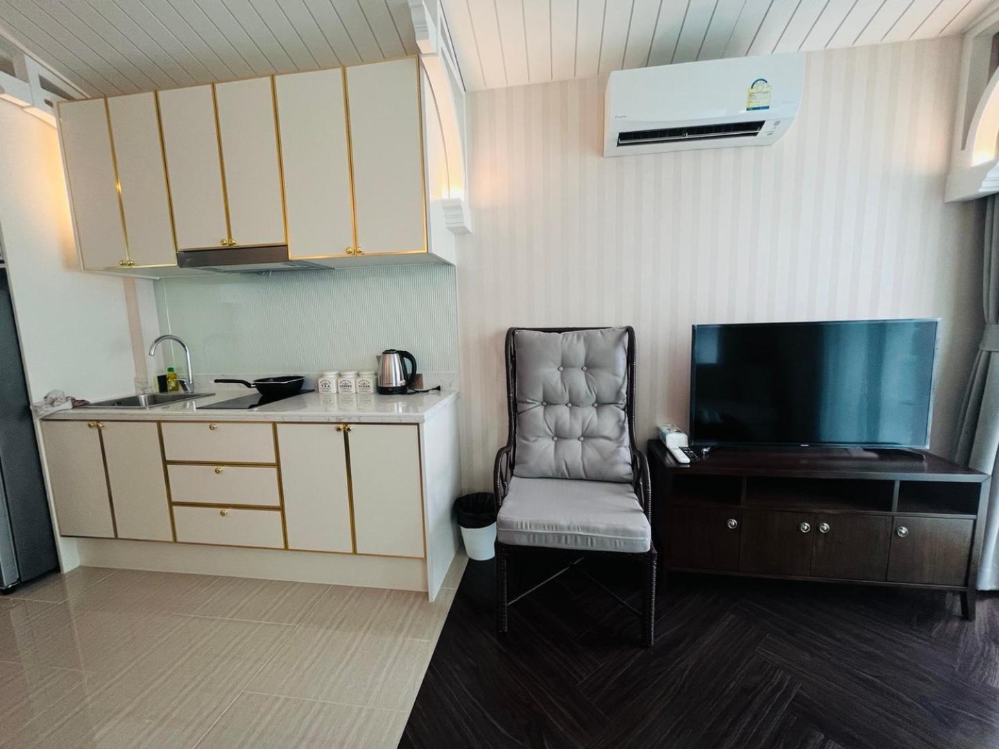 Florida Garden Pattaya Apartment นาจอมเทียน ภายนอก รูปภาพ